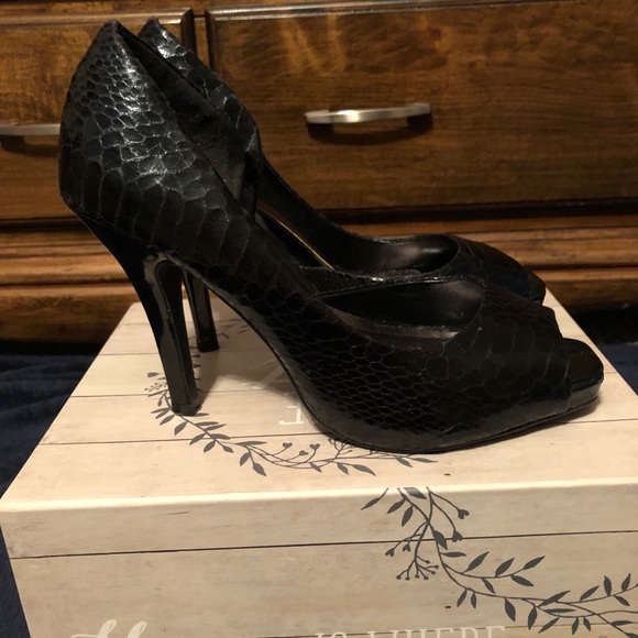 Mandee Faux Snakeskin Open-Toe Heels Size 6.5 - Picture 4 of 13
